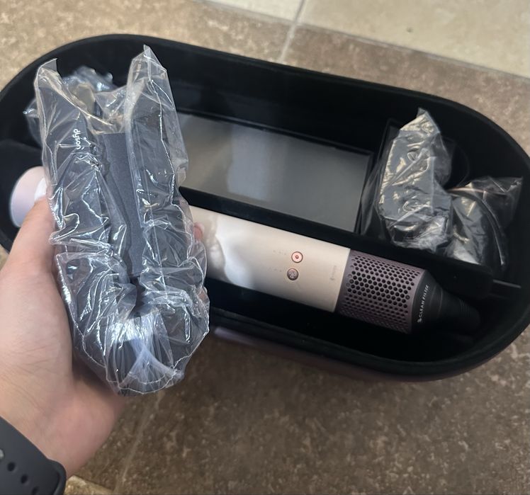 Dyson Airwrap Coanda 2x,pret negociabil,deschis  pentru poze
