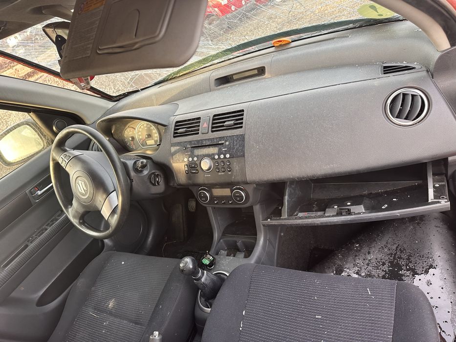 Dezmembrez Suzuki Swift