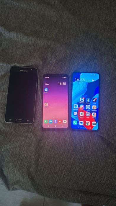 Vând 3 telefoane