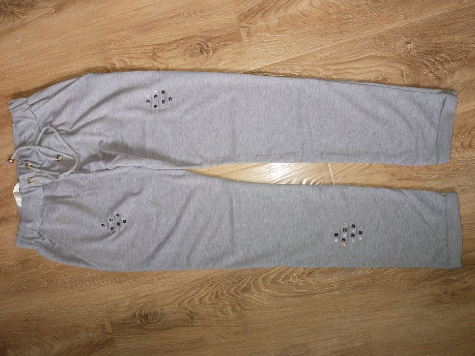 Продается спортивный костюм