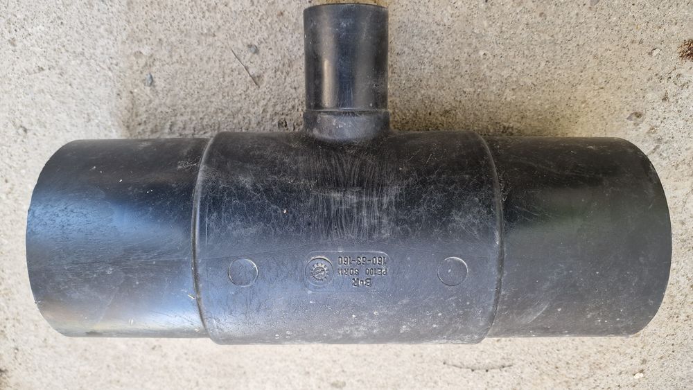 Пластик труба. Тройник пластиковый