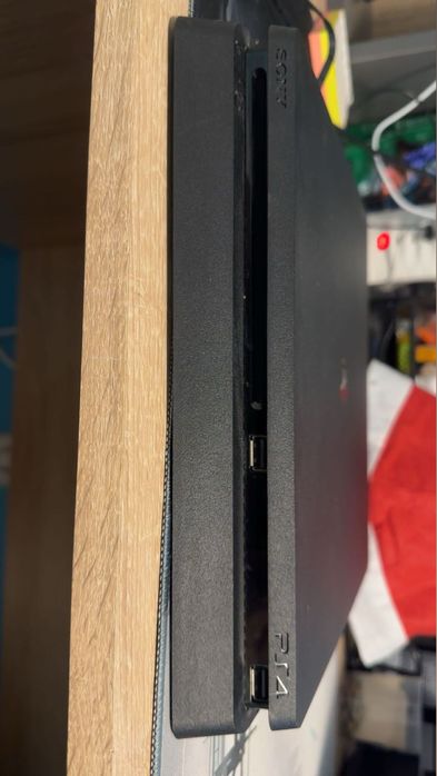 Playstation 4 slim