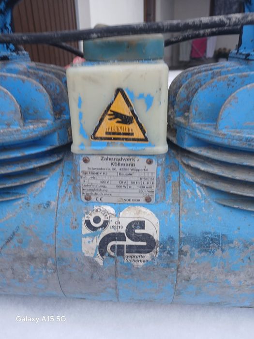 Vând compresor 3.80w