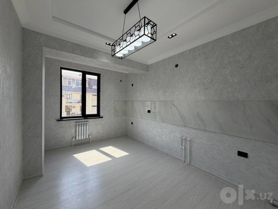 Sharq Bozorcha 7 Maktab Oldida 2 Xonalik Uy Srochni Sotiladi
