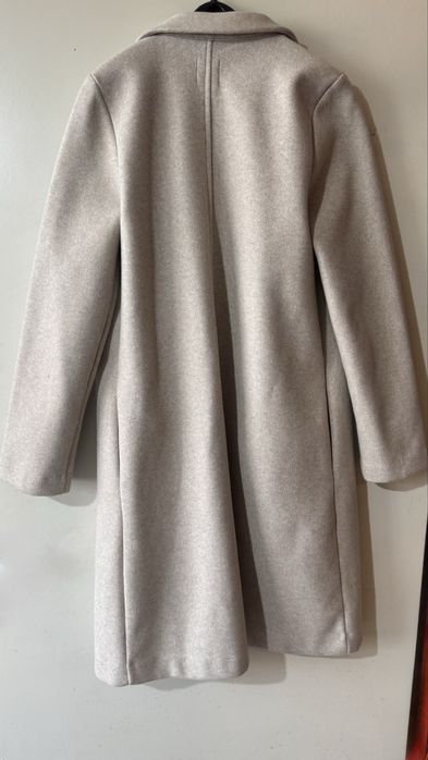 средно дълго бежово палто Зара