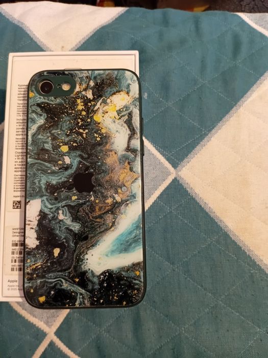 iPhone SE новый ёмкость батареи 100%