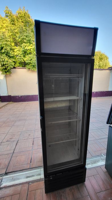 Витринный Холодильник