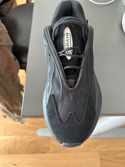 Snekersi Adidas, unisex, marimea 39 1/2, purtati o singura data