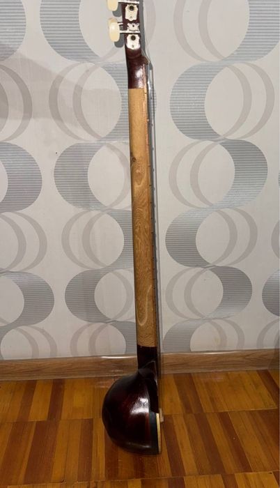 Qashqar rubob qolda ishlangan