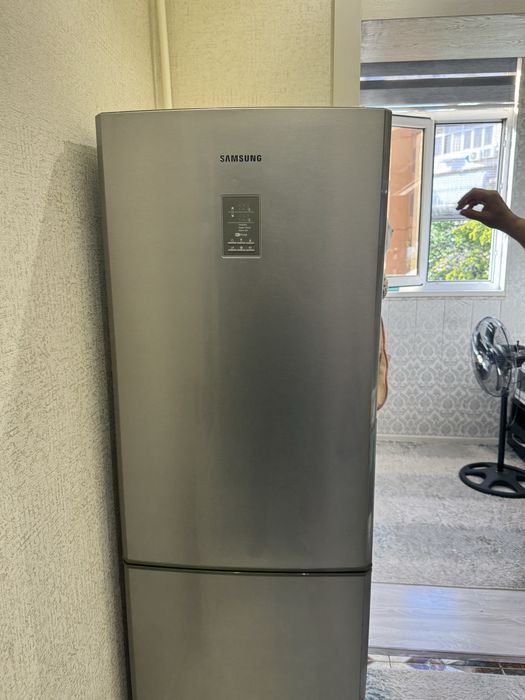Холодильник  Samsung в отличном состоянии