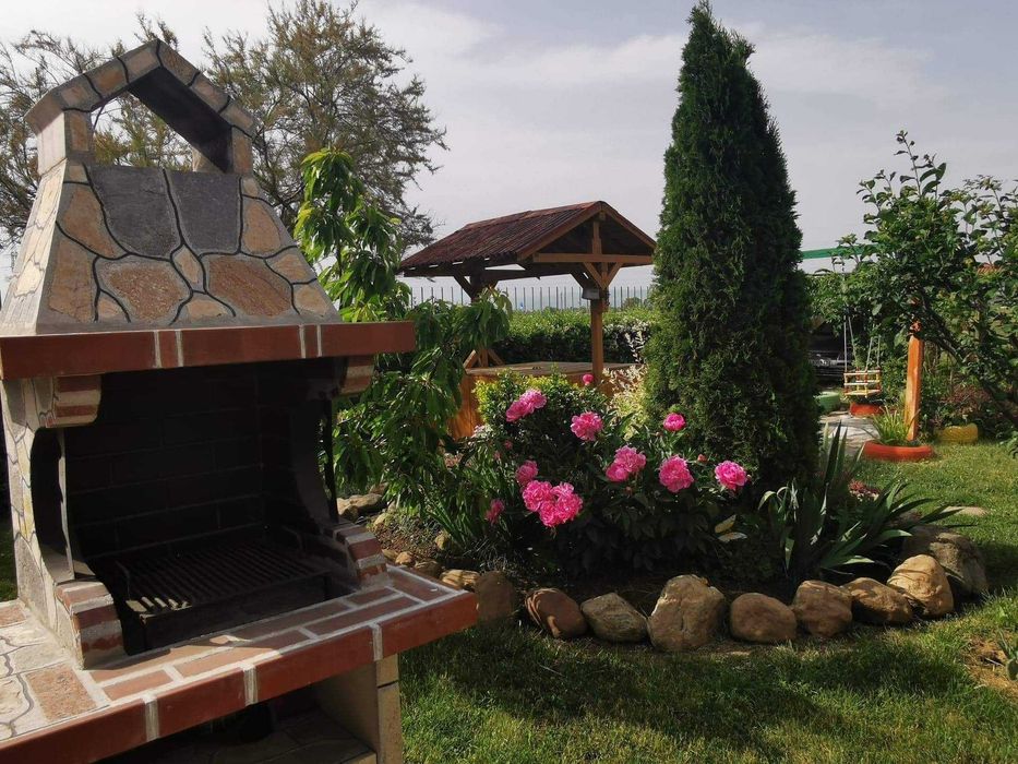 Собственик дава под наем етаж от къща в София