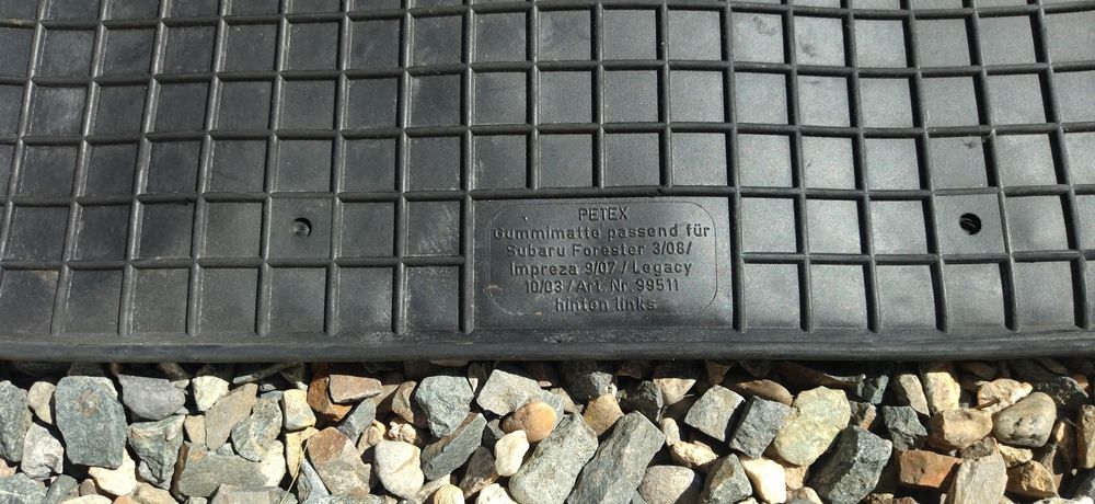 Продам коврики на машину