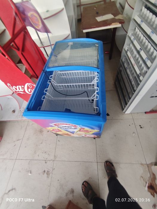 Vetrina va marojniy uchun holadilnikla sotiladi kelishilgan narxda