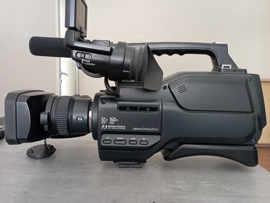 Профессиональная видеокамера Sony DSR-SD1000