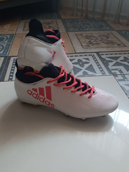 Футбольные бутсы Adidas