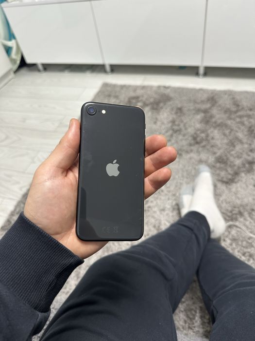 Vand iphone SE generatia 2 pentru piese