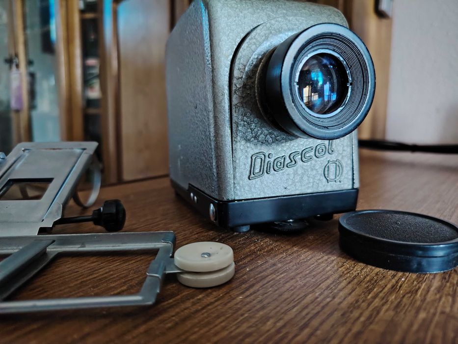 Aparat vintage proectie diafilme romanesc DIASCOL + cutie de diafilme