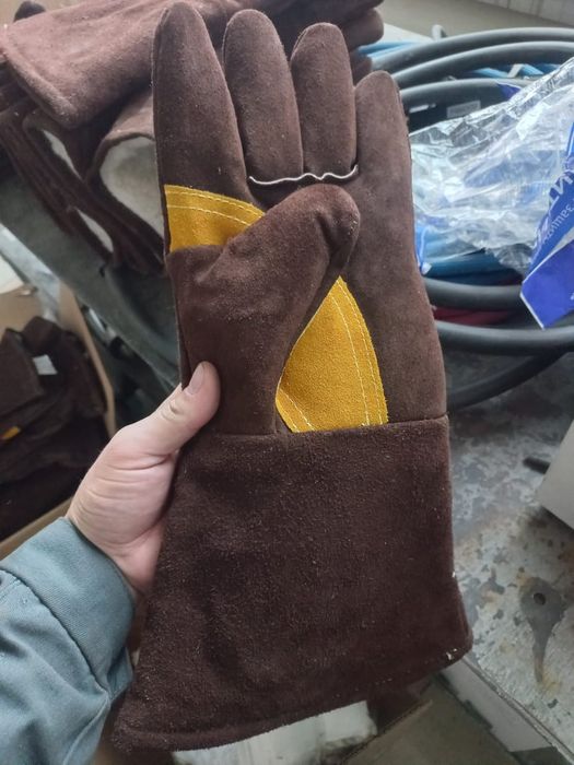 Перчатки и краги сварочные