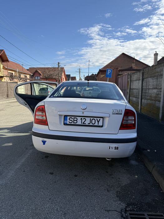 Vând Skoda Octavia
