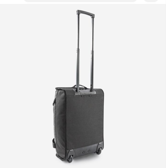 Продам чемодан 30 л