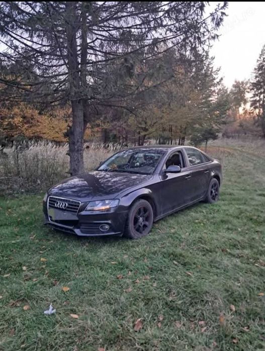 Vând Audi a4 b8 2010 cu motorul stricat. 0757147928