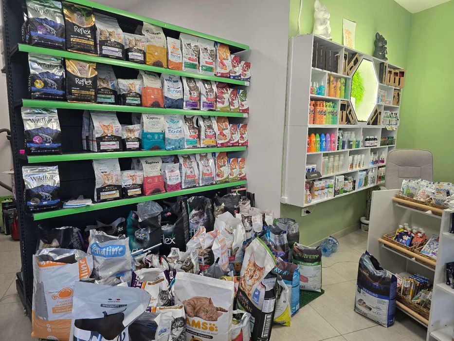 Метални стелажи за зоомагазин - търговско оборудване НОВО НАЛИЧНО