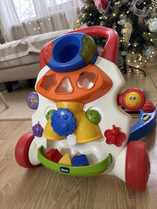 Ходунок Chicco с музыкой и игрушками