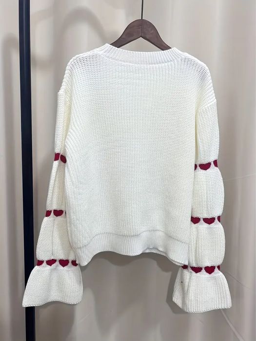 Пуловер с ефектни ръкави