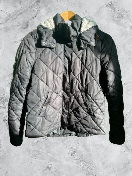 Яке H&M с качулка на копчета