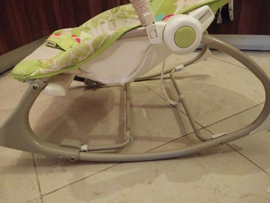 Бебешки шезлонг - столче Fisher Price - Тропическа Гора - Масаж

Удобн