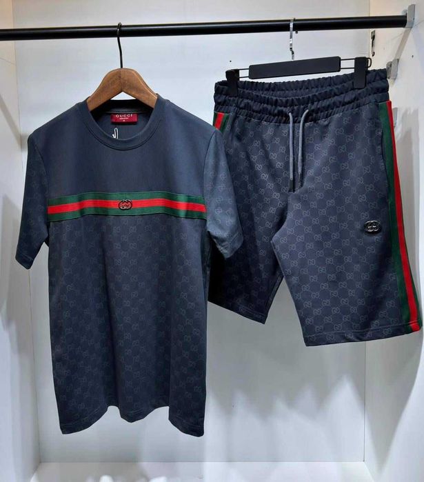 Compleu nou cu eticheta Gucci