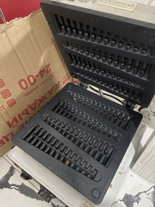 Продается вафельница почти новый покупала в декрете срочно нужны деньг