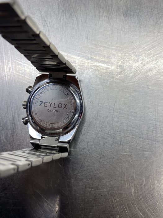 Айфон 11 и часы zeylox продается