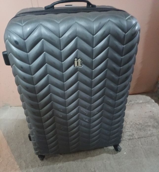 Valiză foarte mare în stare foarte bună!nă.