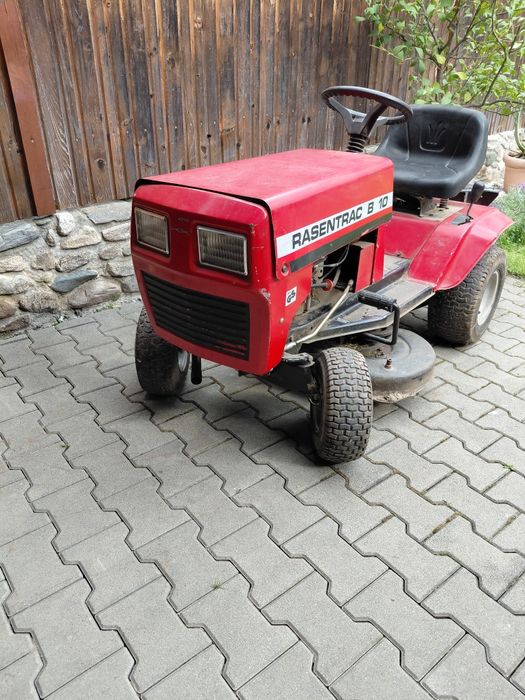 Tractoras de tuns iarba