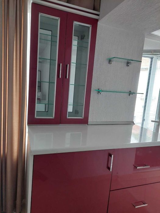 Кухня и секция за хол