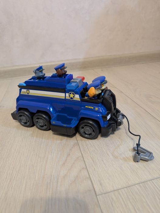 Patrula catelusilor-2 produse Masina de Politie și mașina care se tran