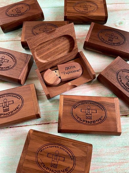 Гравирана флашка с кутия – подарък за специален повод