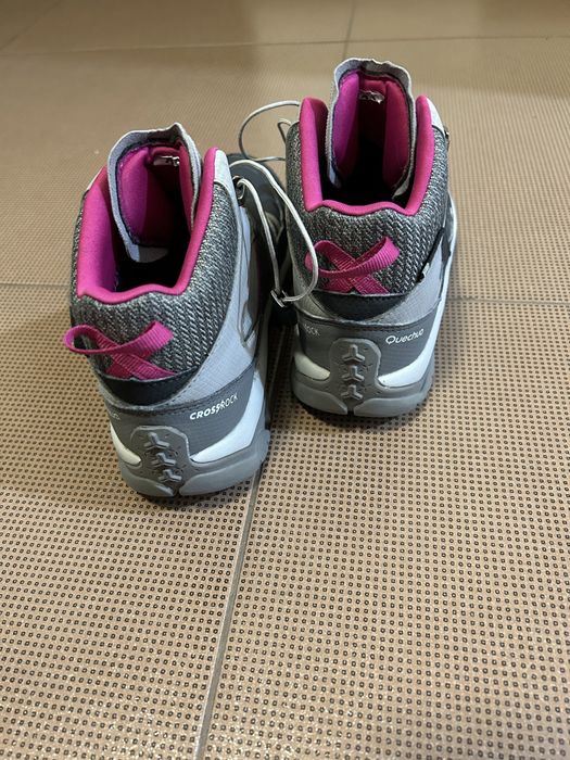 Bocanci / ghete Mid Quechua Decathlon marimea 36