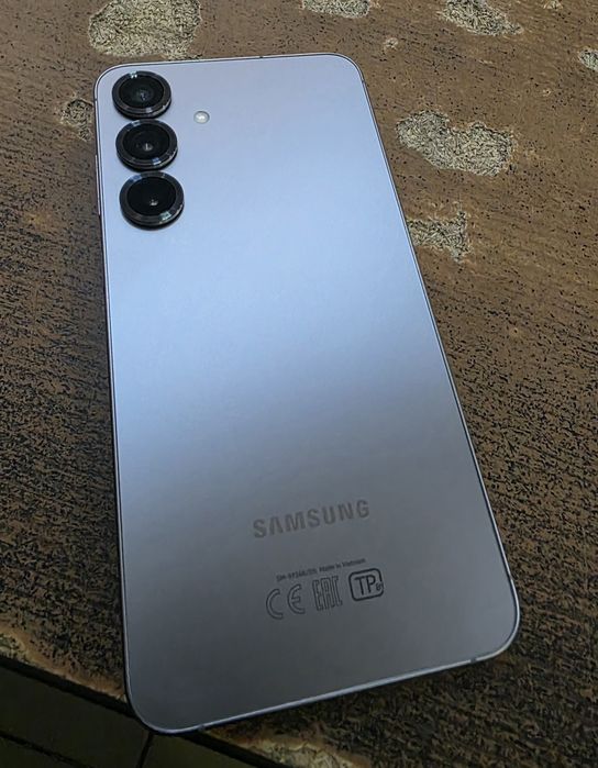 Продам samsung s25 + в идеальном состояние