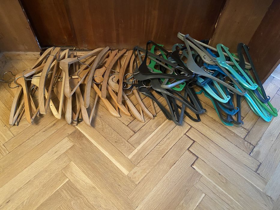 Пластмасови закачалки, около 40 броя, продават се всички, комплект