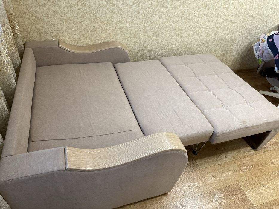 Продам диван срочно самовывоз