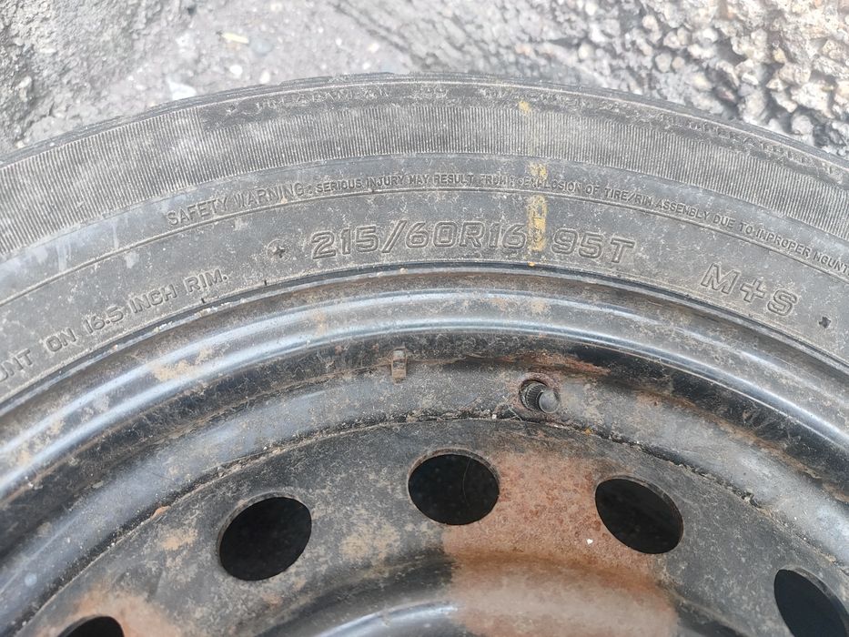 На Мерседес 215/60/R16