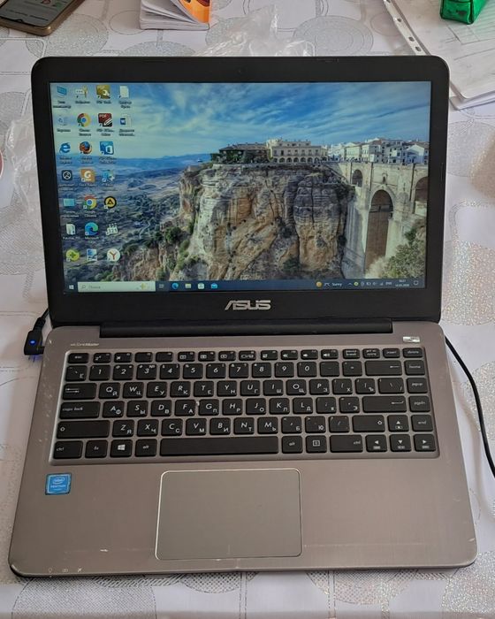 Ноутбук рабочий Asus