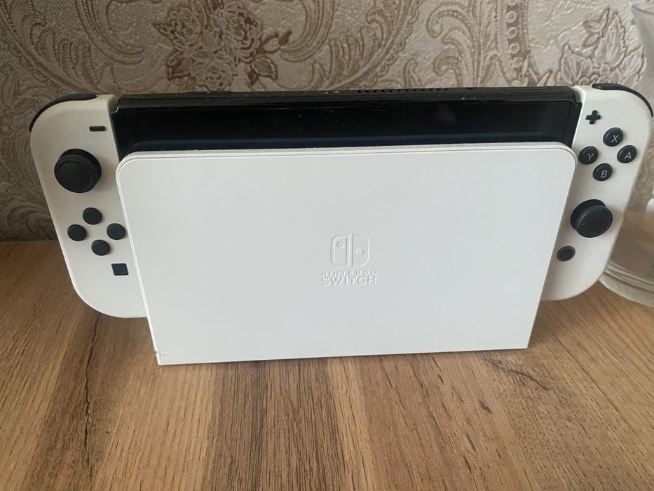 Продам Nintendo Switch OLED