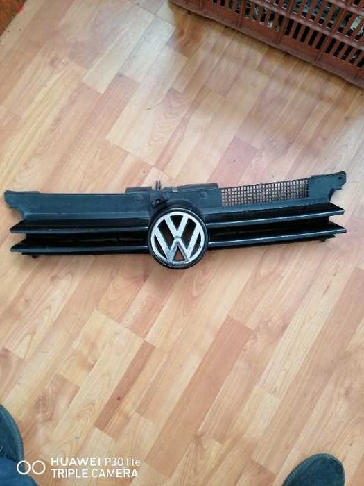Grila radiator VW Golf 4