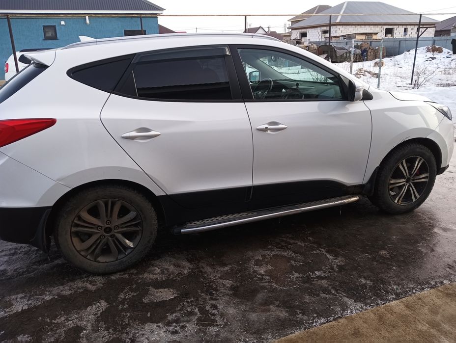 Hyundai ix35.          .