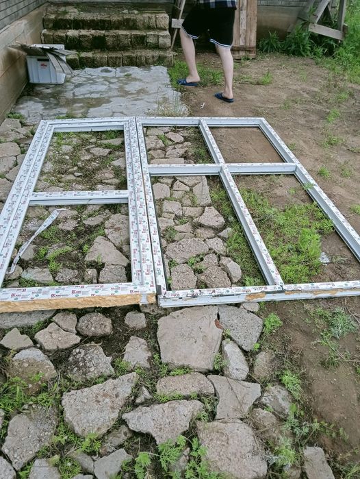 Пластиковый дверь и окно
