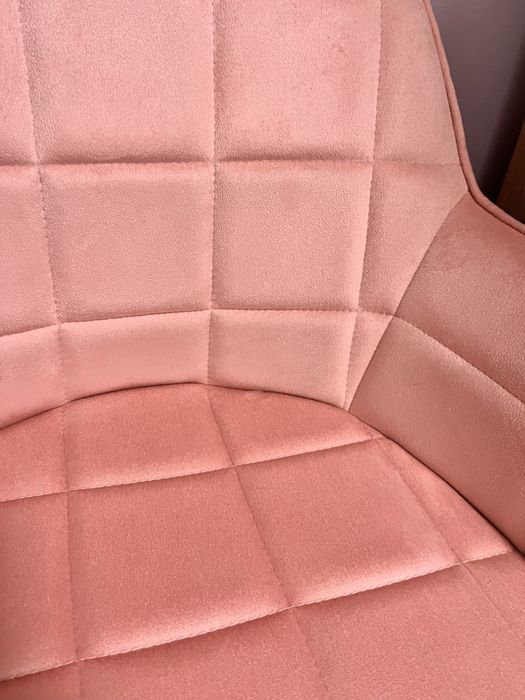 Столове в розов цвят