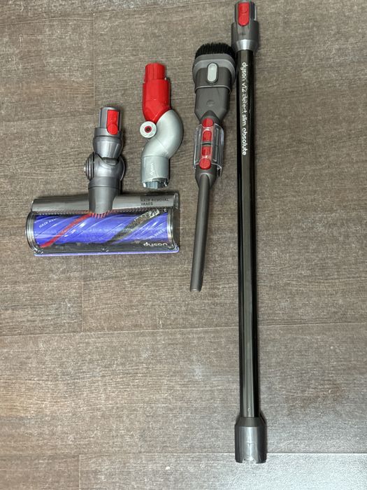 Perie Dyson V12 motorizara plus accesorii  originale noi